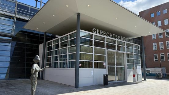 Verdachte van bekladden rechtbank blijft langer in de cel Home