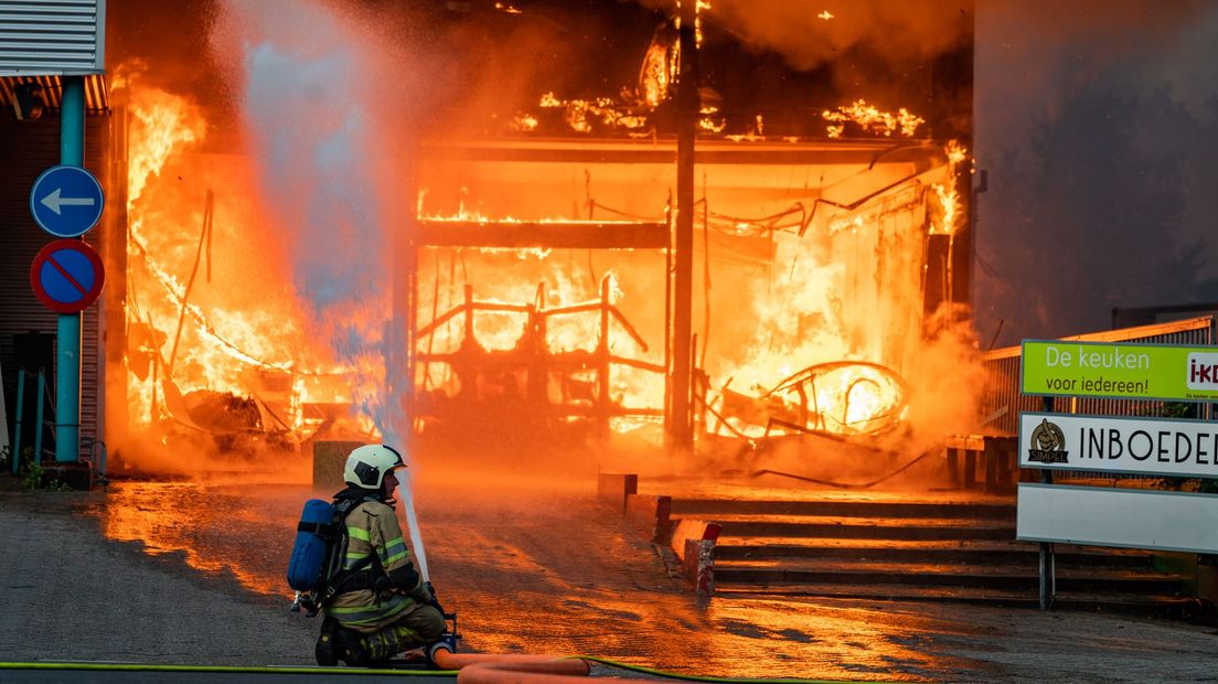 De brandweer heeft een heel drukke nacht achter de rug.