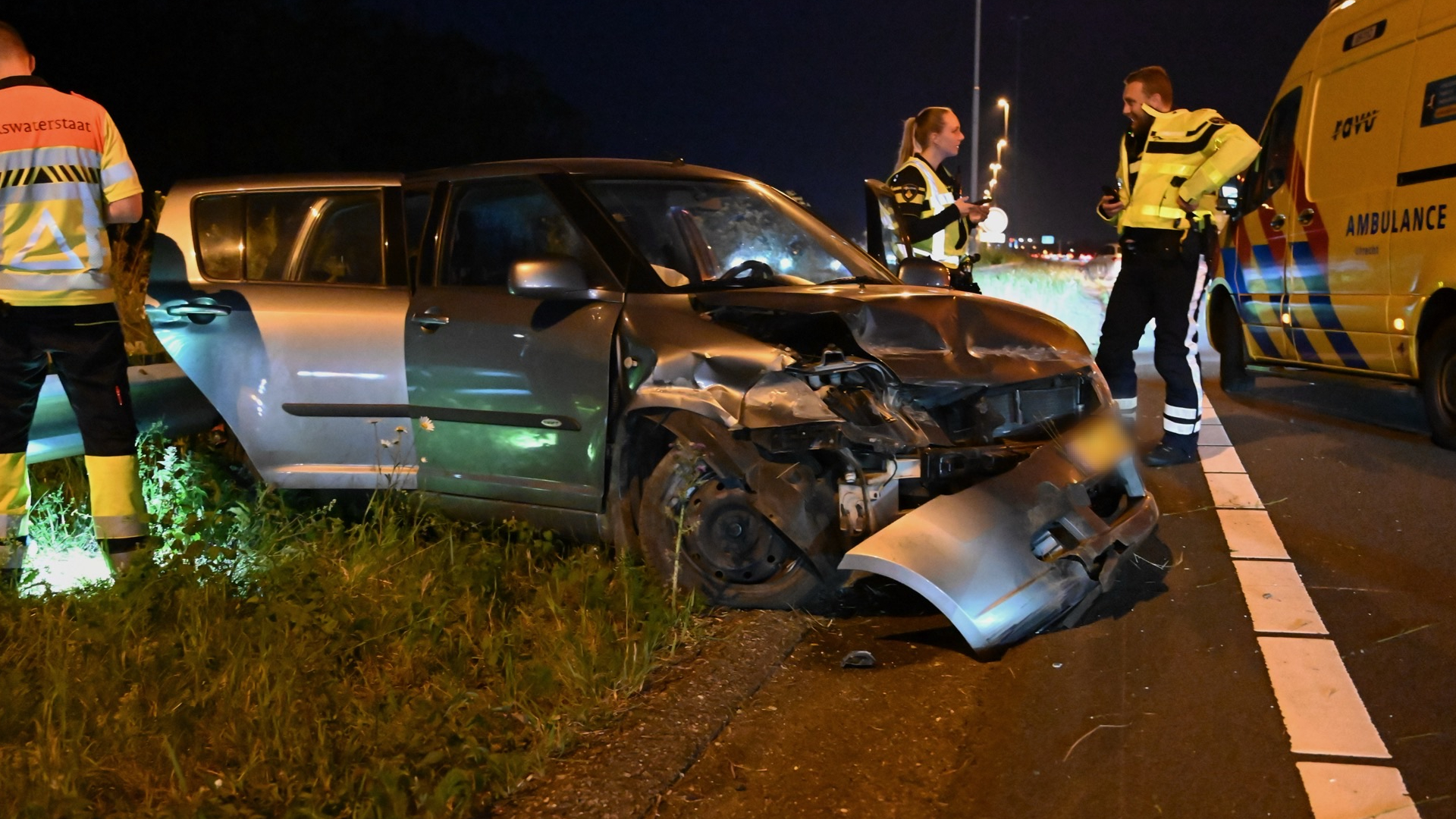 Forse schade aan auto na ongeval op A2