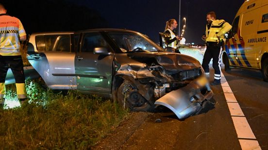 Forse schade aan auto na ongeval op A2. Forse schade aan auto na ongeval op A2.