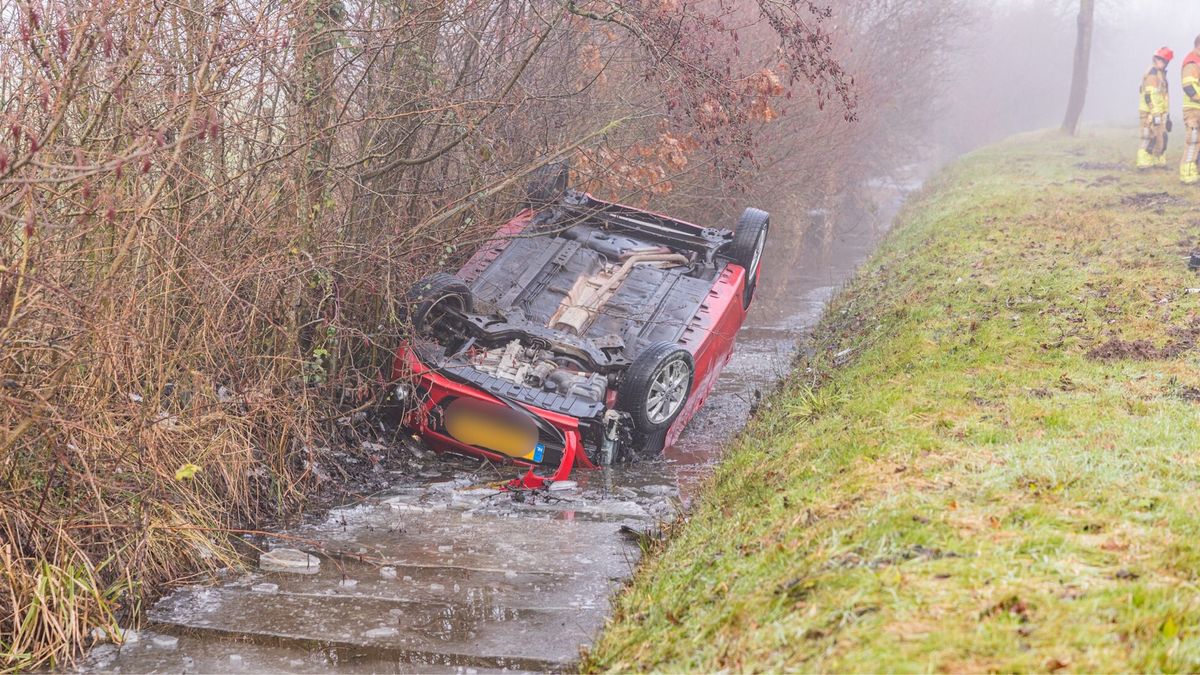 Drie auto's in botsing bij Jutrijp, één gewonde naar het ziekenhuis | Storing bij meldkamersysteem