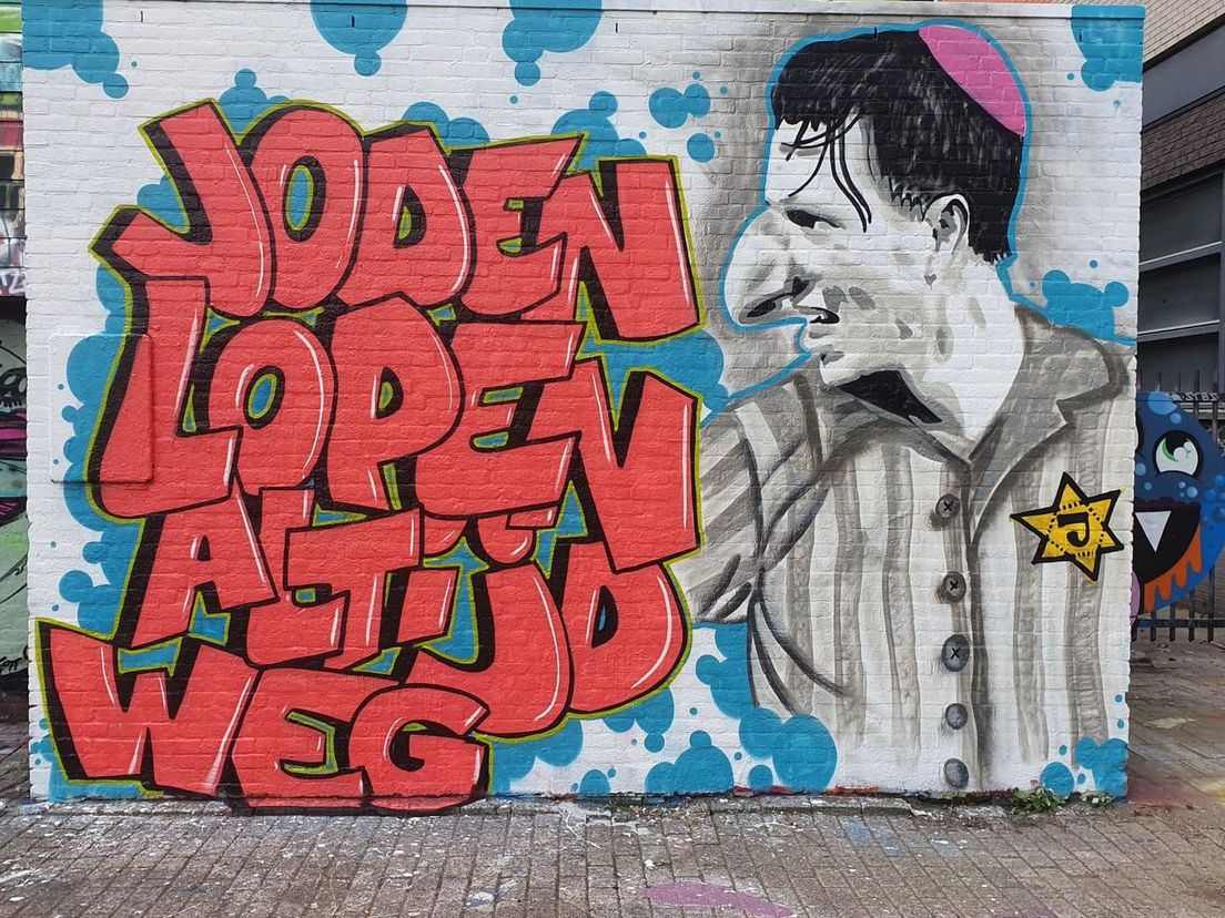 Joden Lopen Altijd Weg Justitie: graffititekening Berghuis is groepsbelediging - Rijnmond
