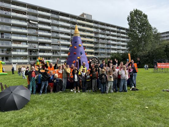 Geen beeldschermen maar ravotten en springen tijdens buitenspeeldag in Hoogeveen