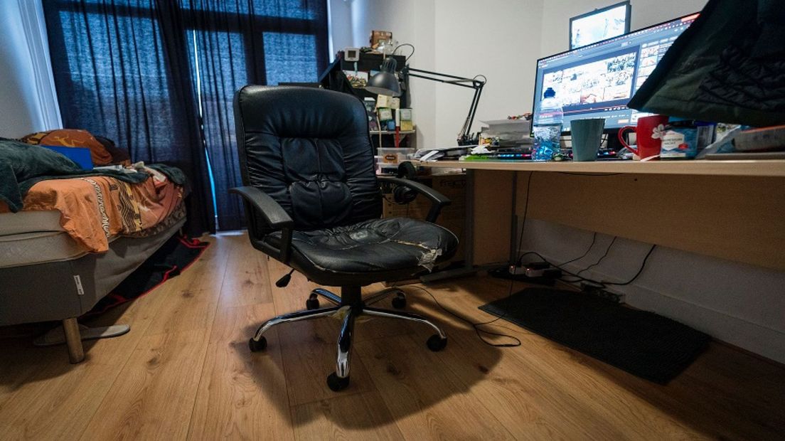 De stoel en tafel waar extra huur voor werd gevraagd