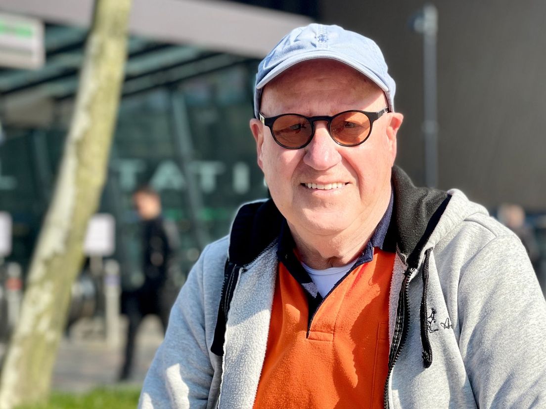 Willem (75) op Rotterdam centraal