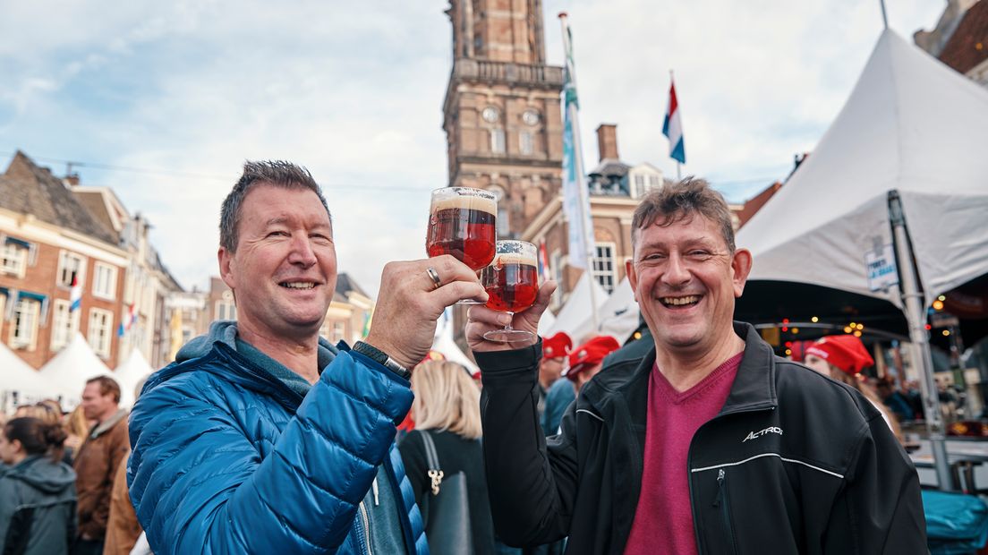 Bier, bier en nog eens bier: in Zutphen werd zondag de Nationale Bokbierdag gehouden.