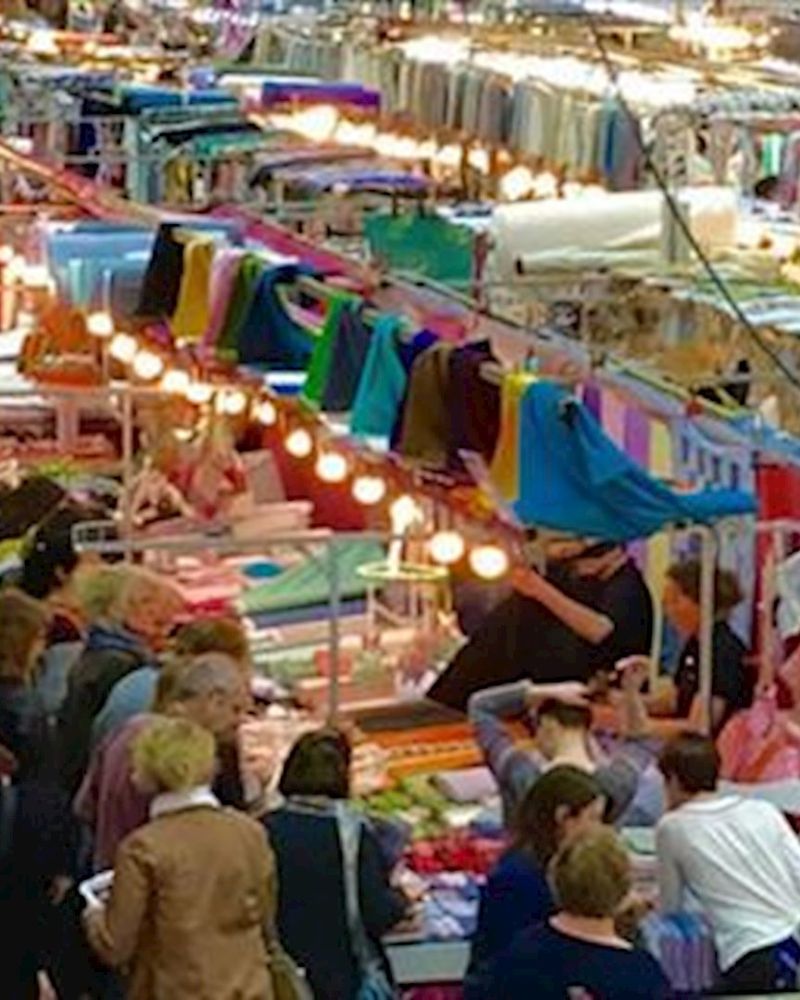 Expeditie Oost Grote drukte bij stoffenspektakel in Zwolle RTV Oost