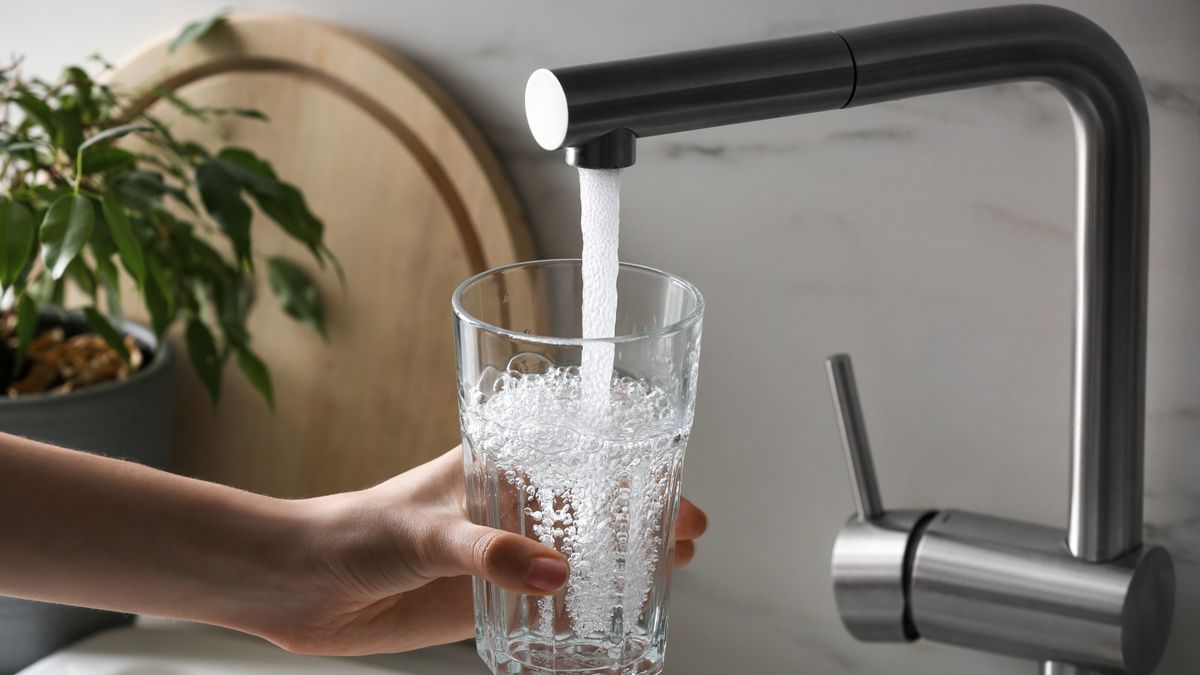 Waterleiding knapt in Dokkum, ook klachten uit de omgeving | Hennepkwekerij aangetroffen in Gorredij