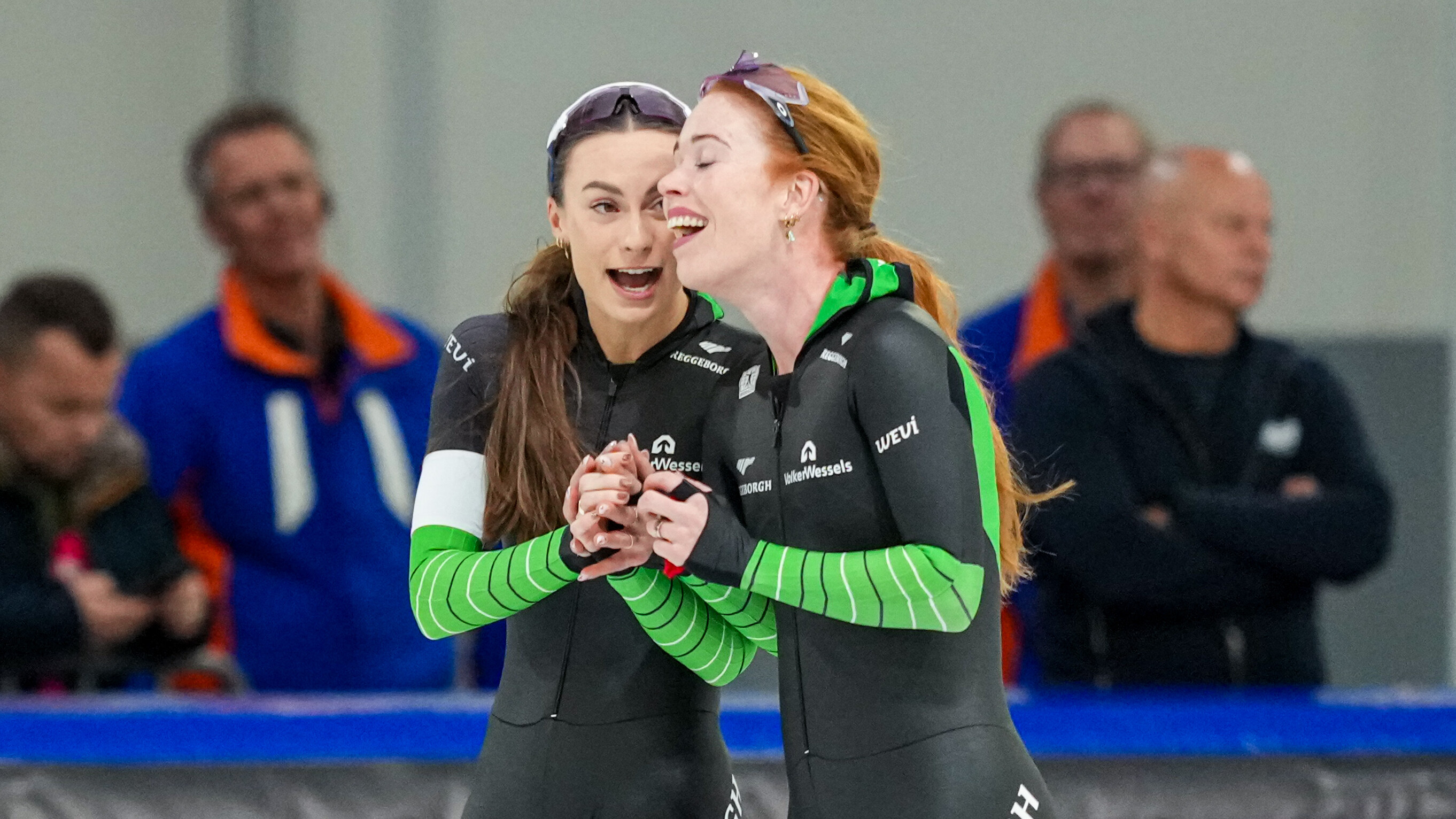 Op de Olympyske Spelen ride Femke Kok en Antoinette Rijpma-de Jong de 1.500 meter