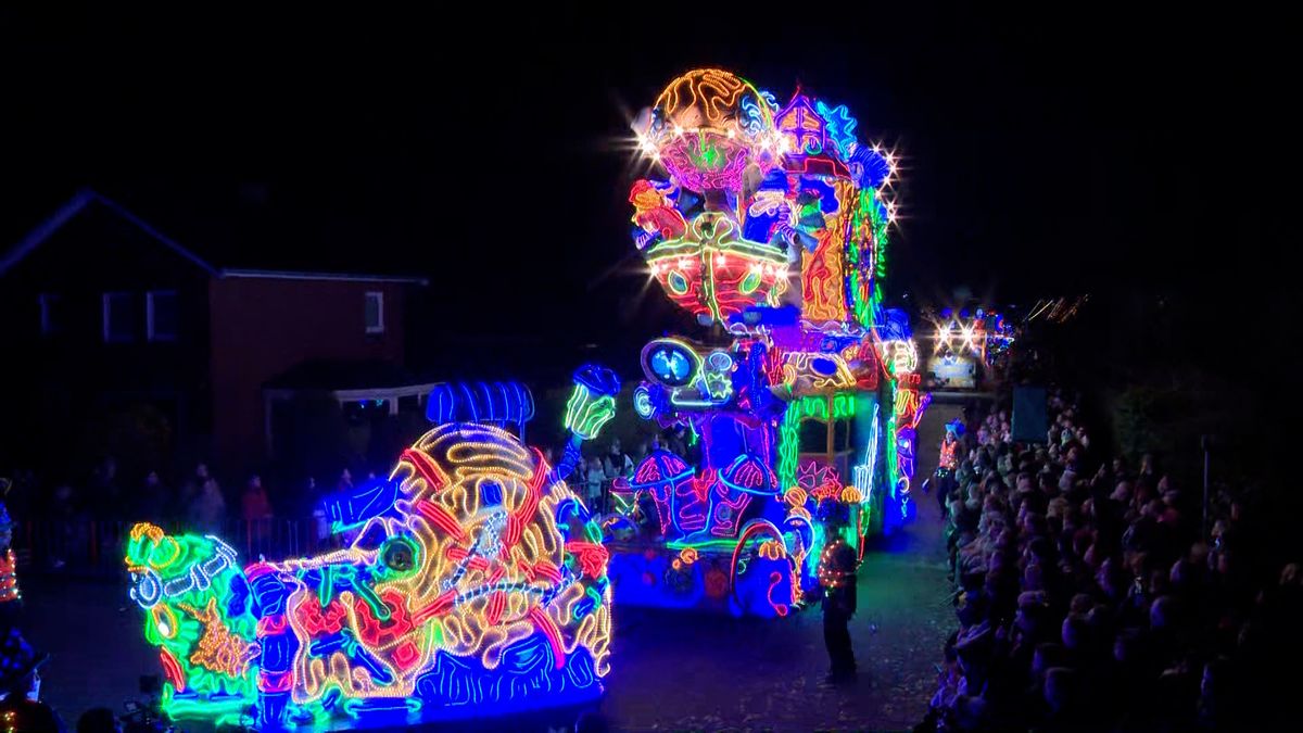 De Sjikke Bökke uit Albergen eerste tijdens de Twentse Verlichte Carnavaloptocht