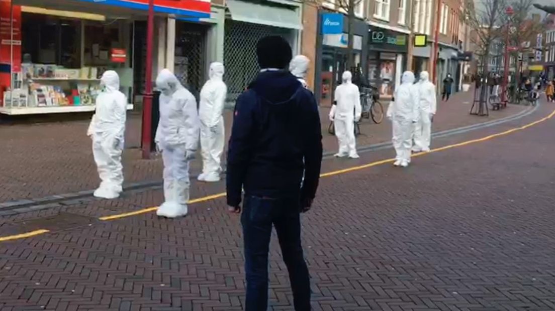 Actievoerders in witte pakken roepen vooral verwarring op in Middelburg