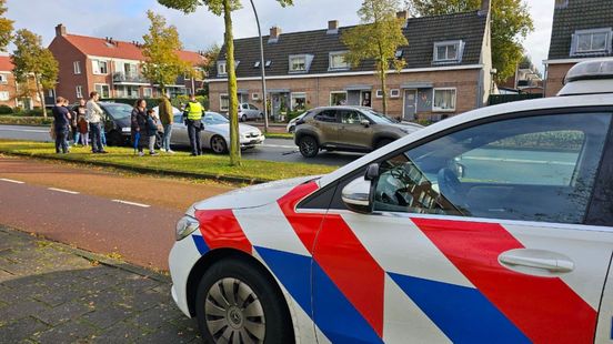 112 Nieuws: Drie autos betrokken bij kop-staartbotsing in Hengelo. 112 Nieuws: Drie autos betrokken bij kop-staartbotsing in Hengelo.