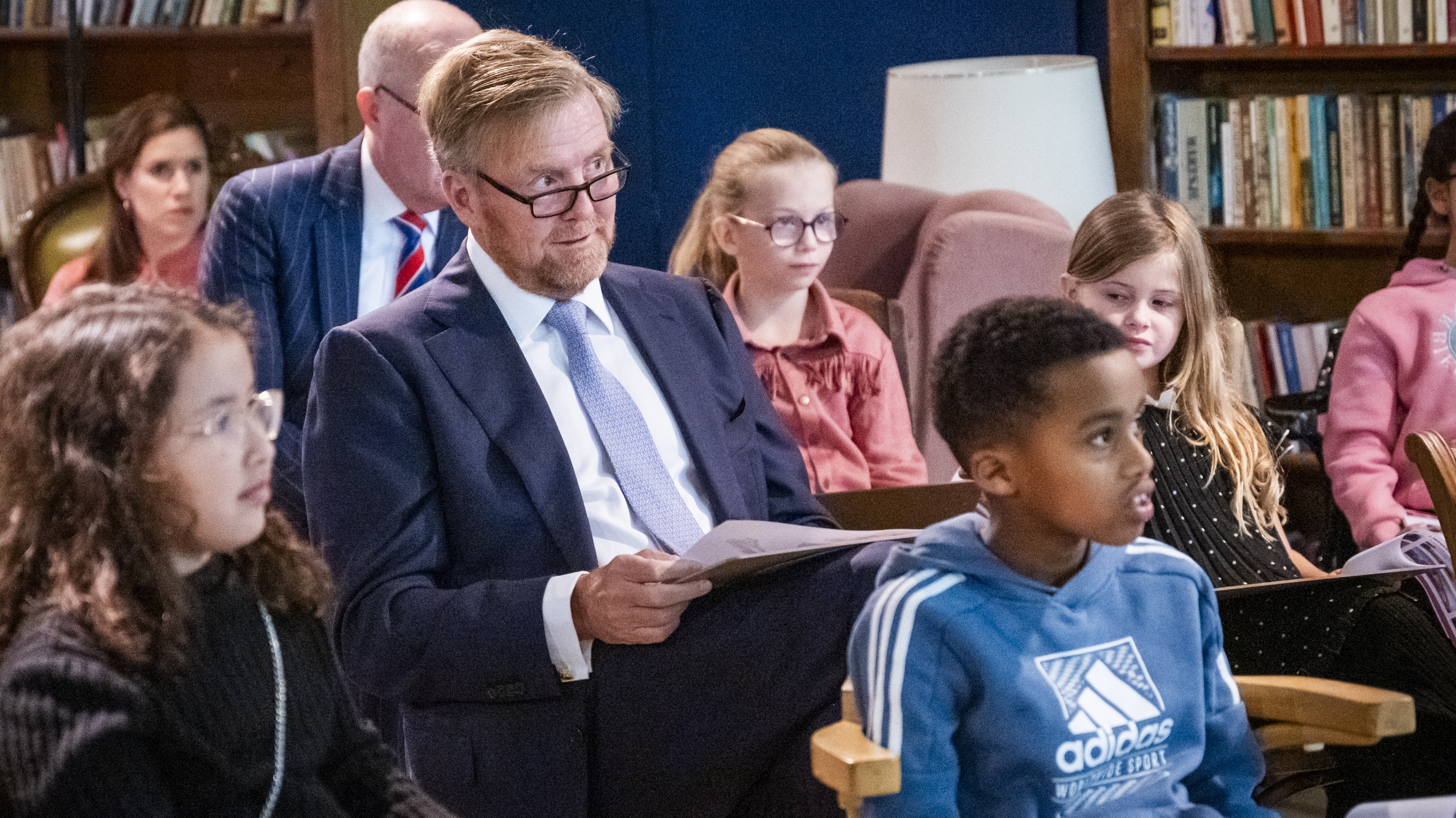 De koning bij het 'kindercollege'