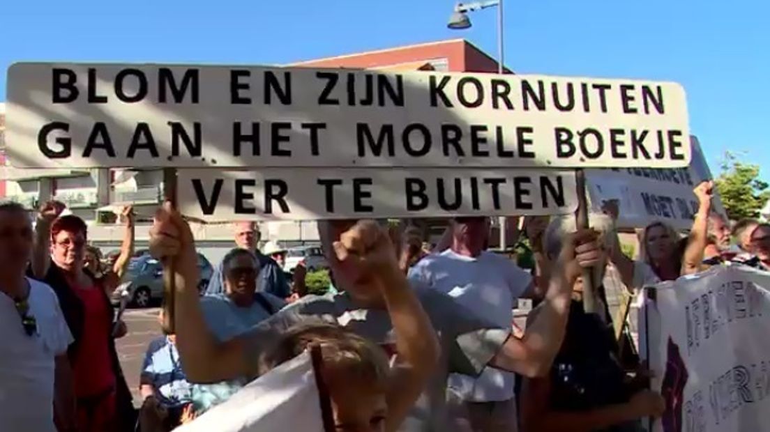 Huurders van De Veerhoeve protesteerden vorig jaar bij het stadskantoor van Goes