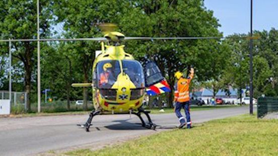 Wielrenner raakt ernstig gewond bij aanrijding in De Ronde Venen. Wielrenner raakt ernstig gewond bij aanrijding in De Ronde Venen.