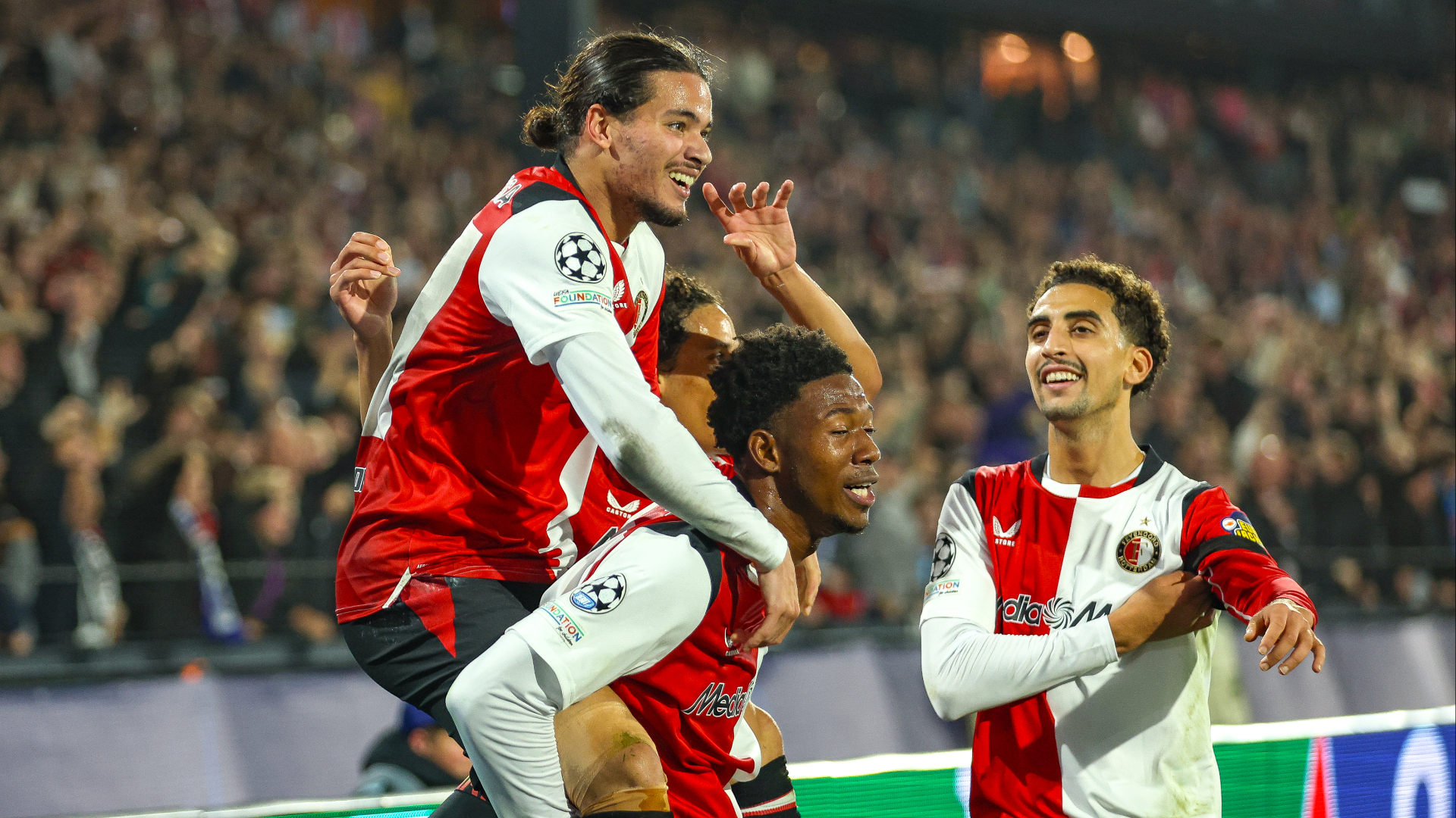 Feyenoord viert overwinning op Como