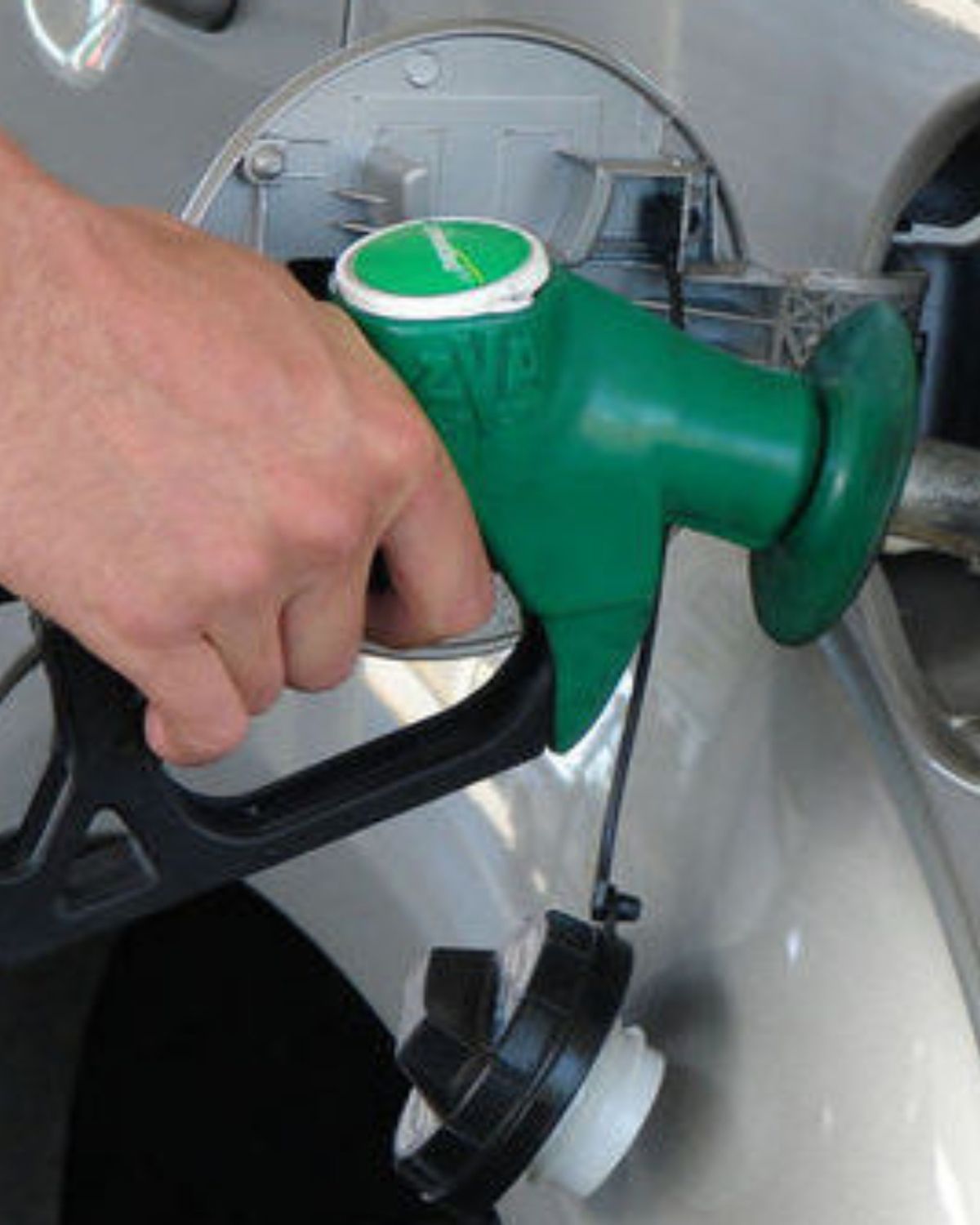 Goedkoop tanken? Dat doe je bij deze tankstations in onze regio - Rijnmond