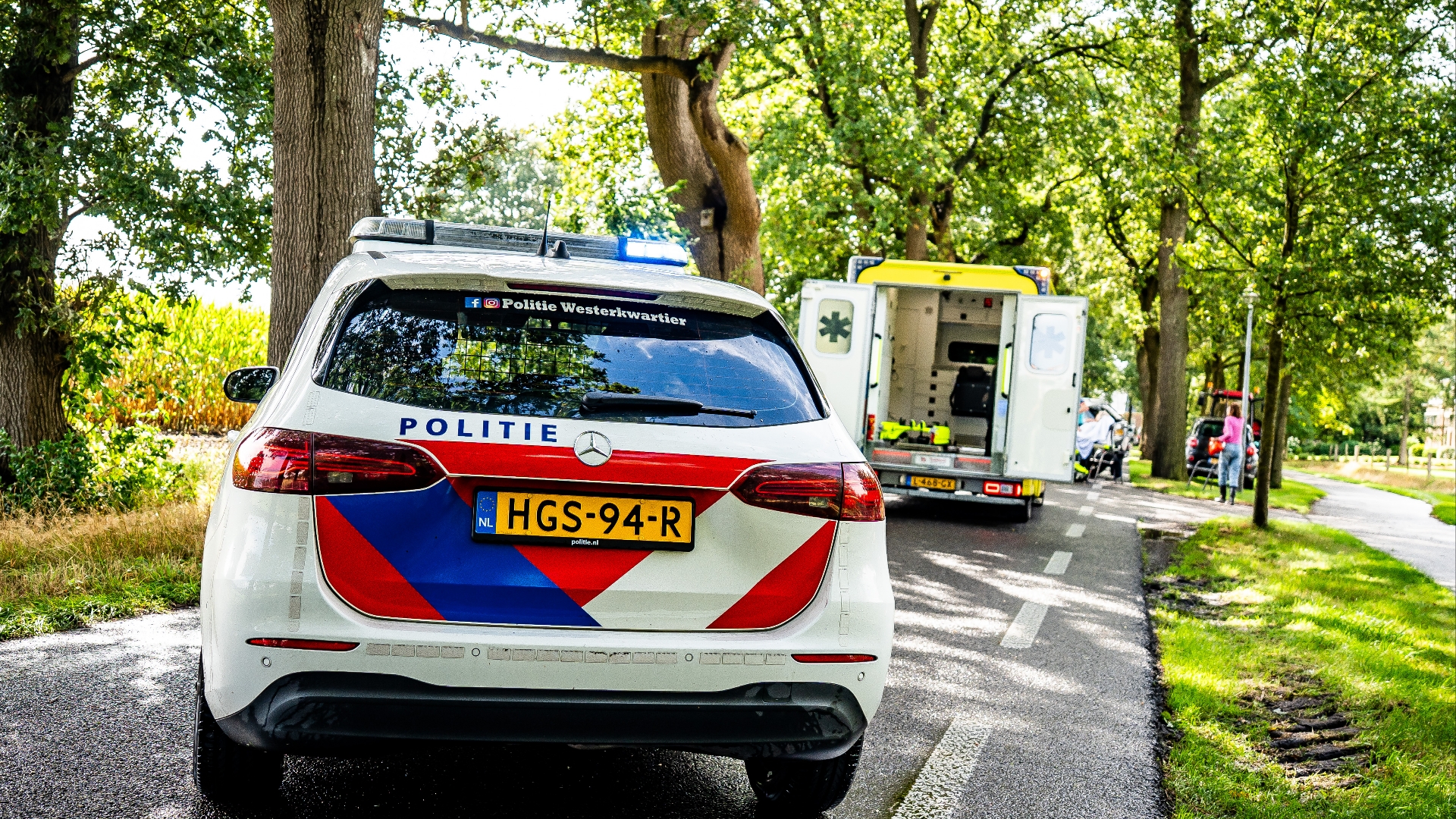 112-nieuws zaterdag 29 augustus: Gewonde bij botsing tegen boom in Marum • Auto vliegt uit bocht in beruchte Mariokartbocht