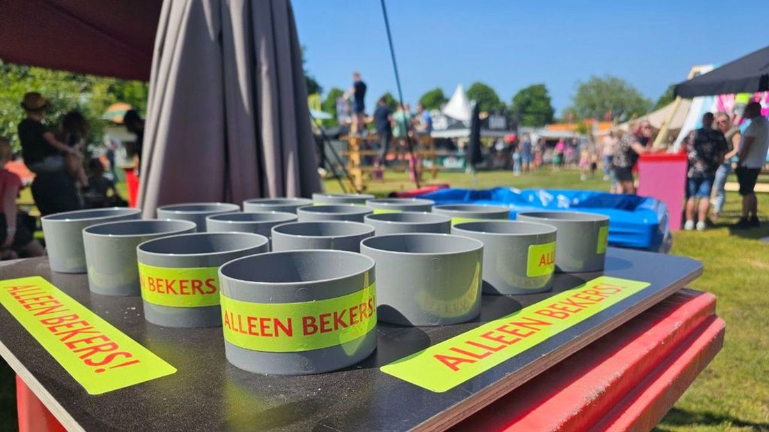 Afvalbeker containers op het festivalterrein