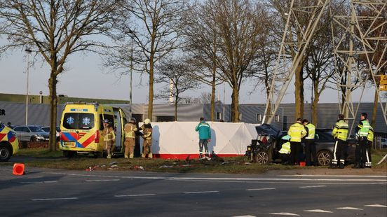 Automobilist overleden bij zwaar ongeval in Hengelo. Automobilist overleden bij zwaar ongeval in Hengelo.