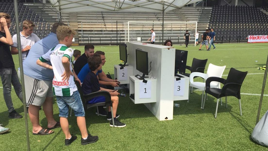 FIFA-toernooi bij Heracles in Almelo