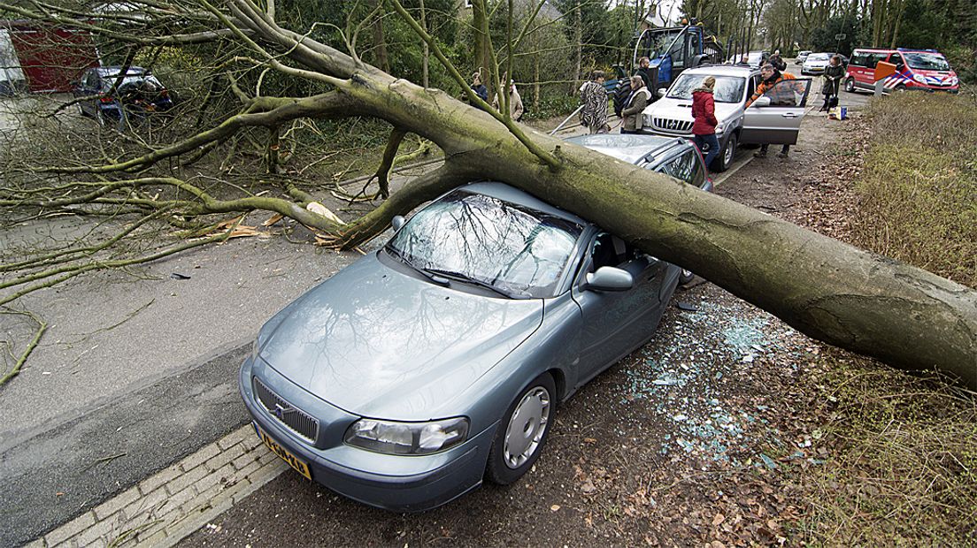 De bestuurder van deze auto in Leersum had hem enkele minuten eerder geparkeerd.