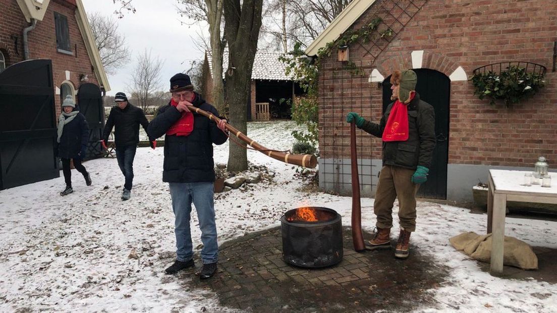 Blazers van de Midwinterhoorngroep Eibergen houden de traditie levend.