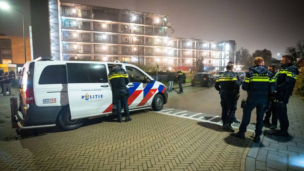 Woningbrand in Hoevelaken • achtervolging eindigt tegen paaltje