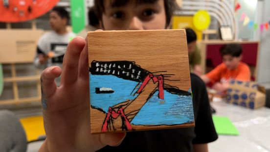 ‘Ik zit in de toekomst’: Leerlingen speciaal onderwijs maken kunst in Depot