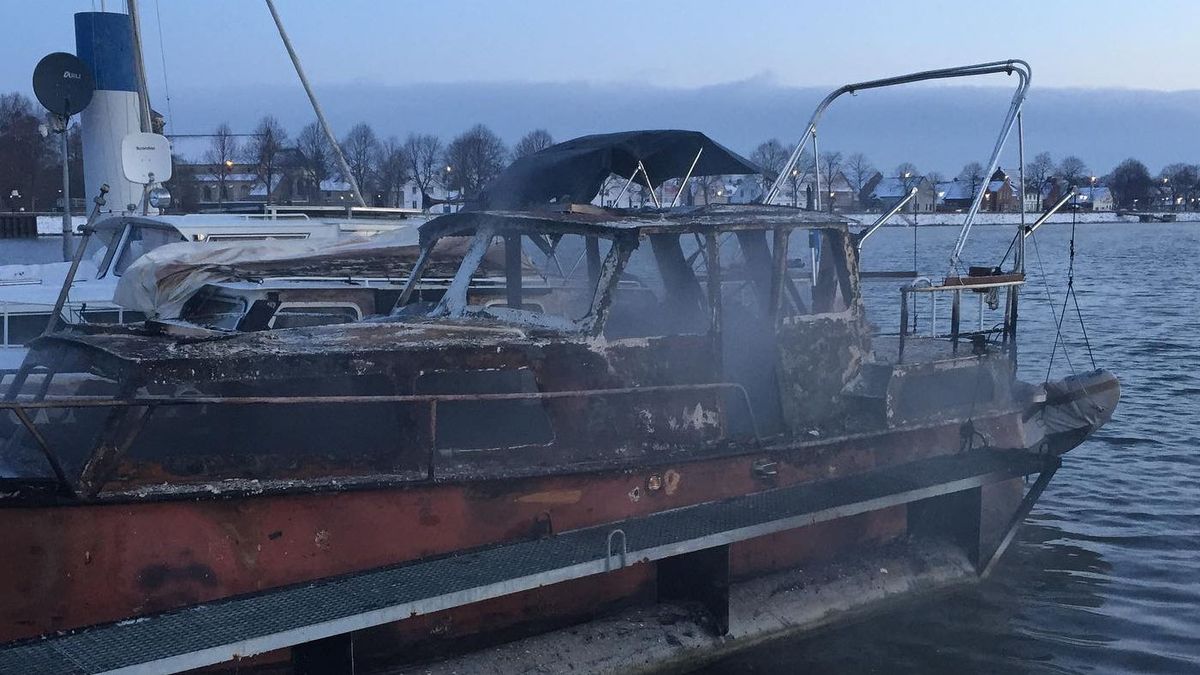 Boot volledig uitgebrand in Wessem