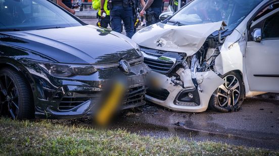 Meerdere gewonden na frontale botsing. Meerdere gewonden na frontale botsing.