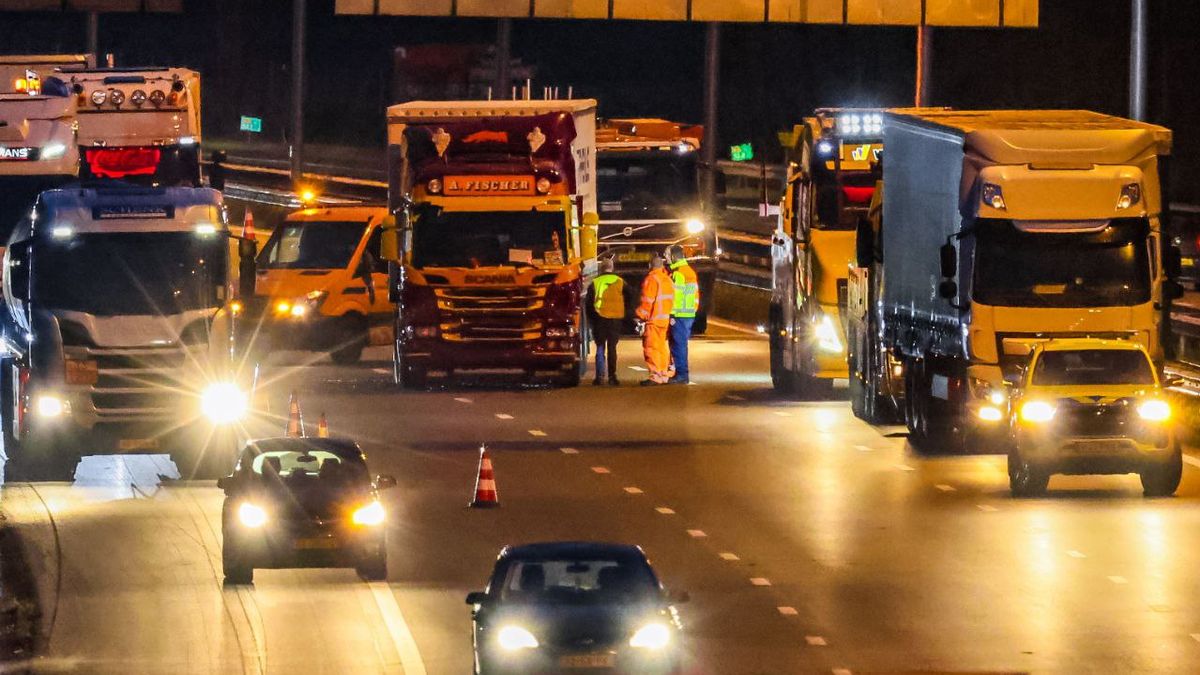 112 Nieuws: files op A1 en A35, onder meer door ongeval vrachtwagen | Persoon aangehouden in Ensched