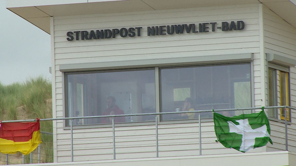 Sluis heeft nieuwe strandposten: nu kunnen de strandwachten weer alles zien