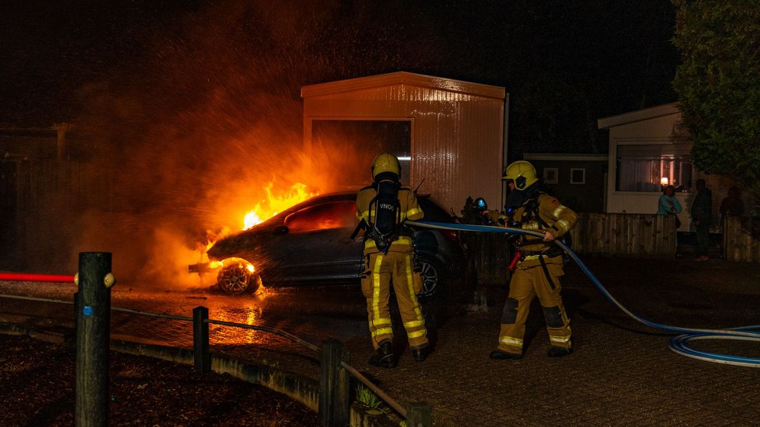 Brandweerlieden in actie in Harderwijk.