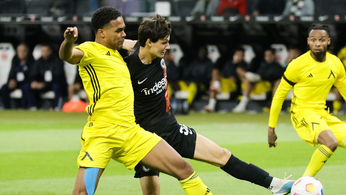 Transferproat betaald voetbal: Go Ahead Eagles mengt zich in strijd om Van der Kaap