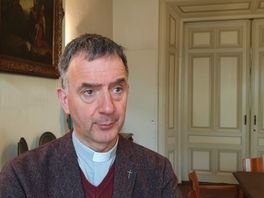 Pastoor Paul Verbeek ziet de kerkbanken in de katholieke kerk leger worden, maar houdt hoop