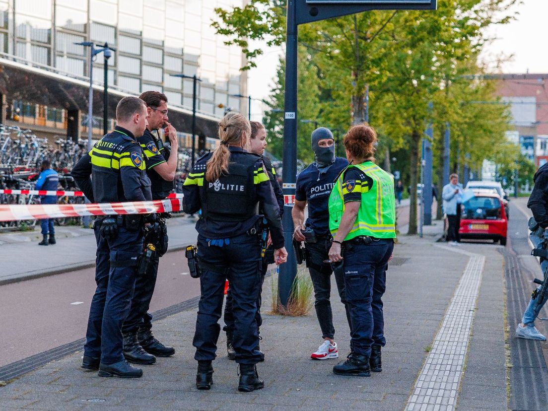 De toegestroomde politie op de Provenierssingel in Rotterdam
