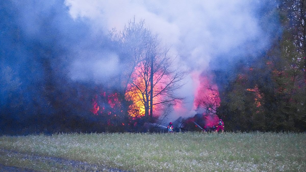112-nieuws zondag 19 april: Woning gered bij brand in loods Zuidbroek • Auto bijna doormidden op A7