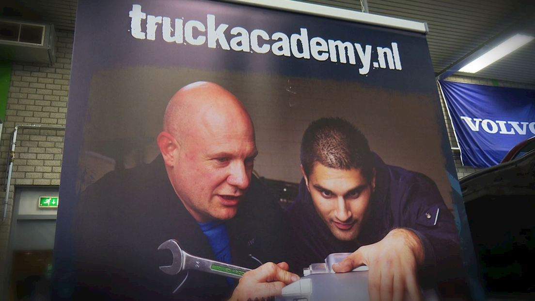 Truckacademy van start op ROC van Twente