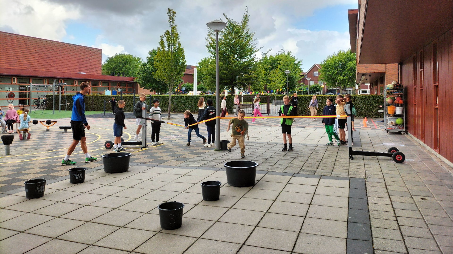 Buitenspelen gebeurt bij basisschool Het Lichtpunt in Rhoon ook op een andere manier
