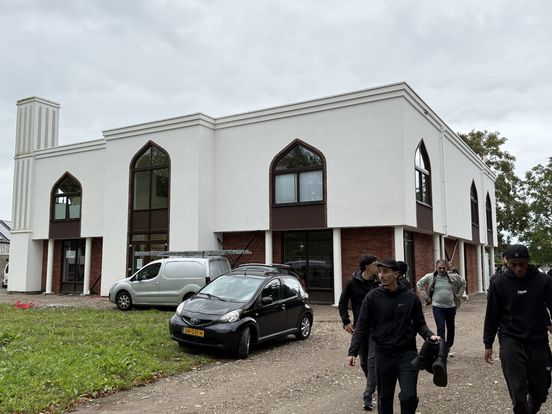 Vijf jaar sparen en bouwen: moslimgemeenschap Assen neemt nieuwe moskee in gebruik