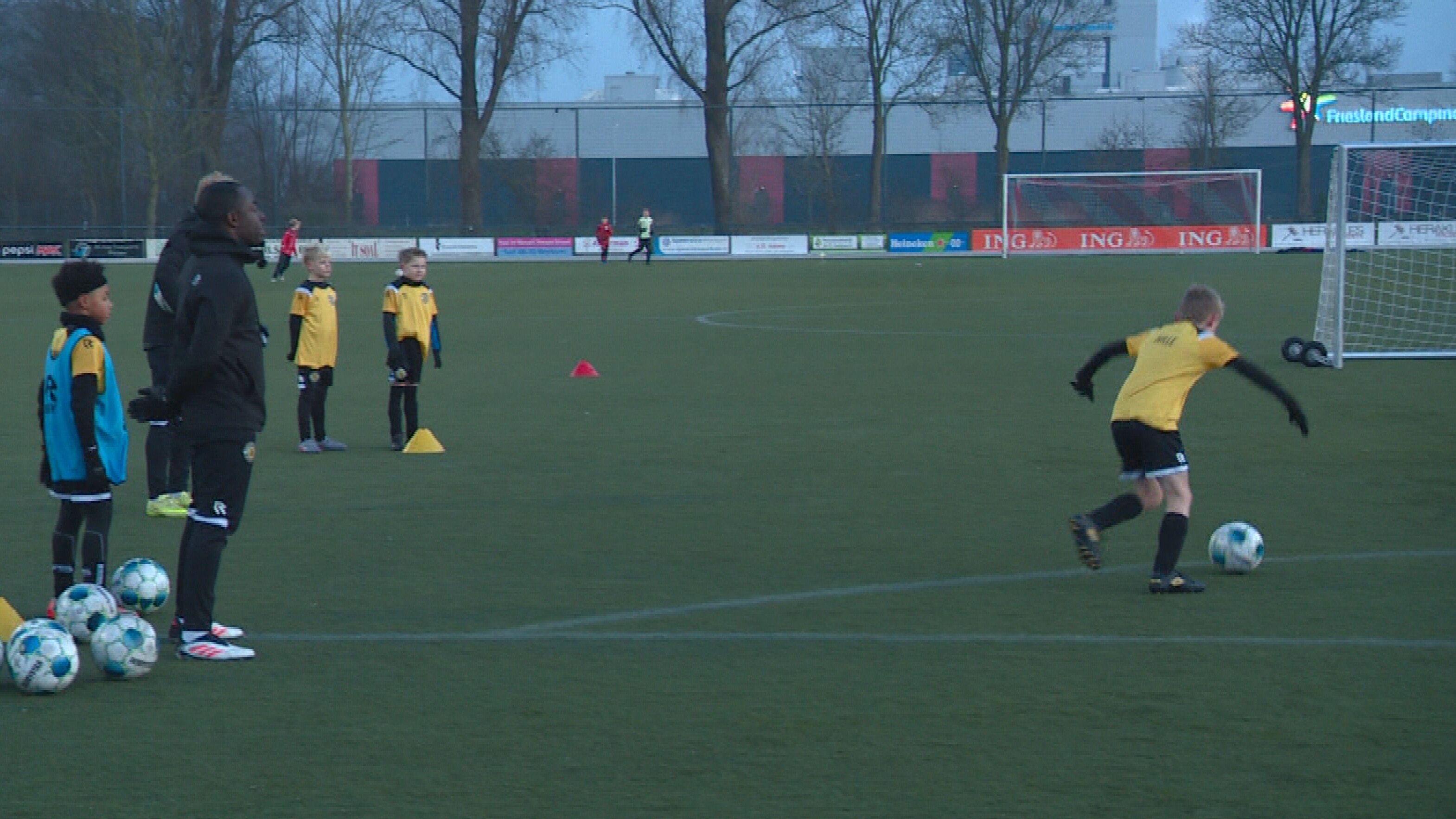 Der wurdt ek oefene mei doeltrapen