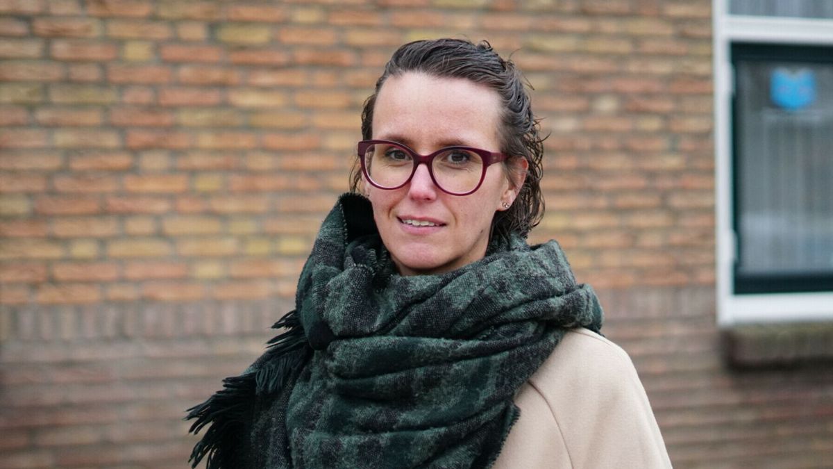 Knikken, zwaaien of groeten als middel tegen eenzaamheid: 'Het is een klein geluksmomentje'