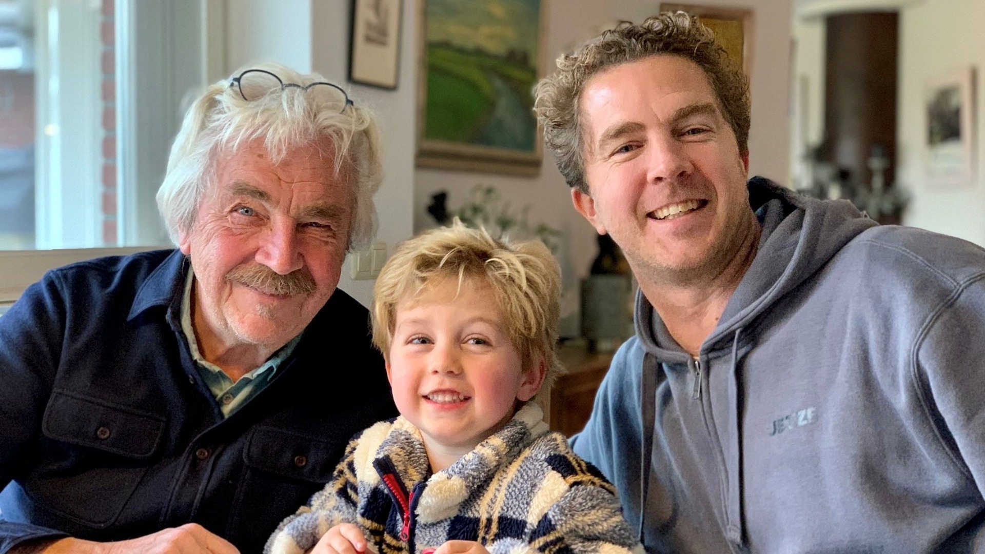 3 generaasjes: Jan Ploeg, soan Jetze en pakesizzer Tijmen