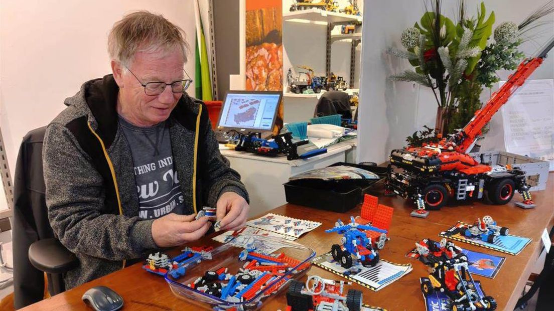 Jan Finkenflügel uit Gendringen toont zijn fascinatie voor Lego Technic.