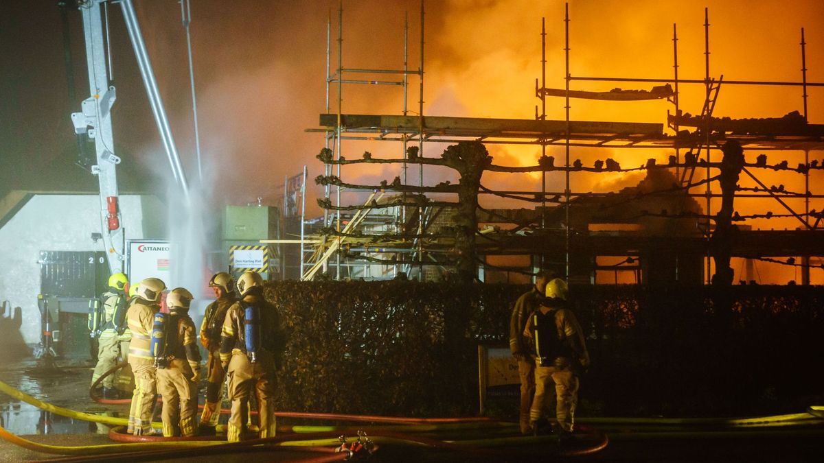 Boerderij in Nieuwland volledig afgebrand