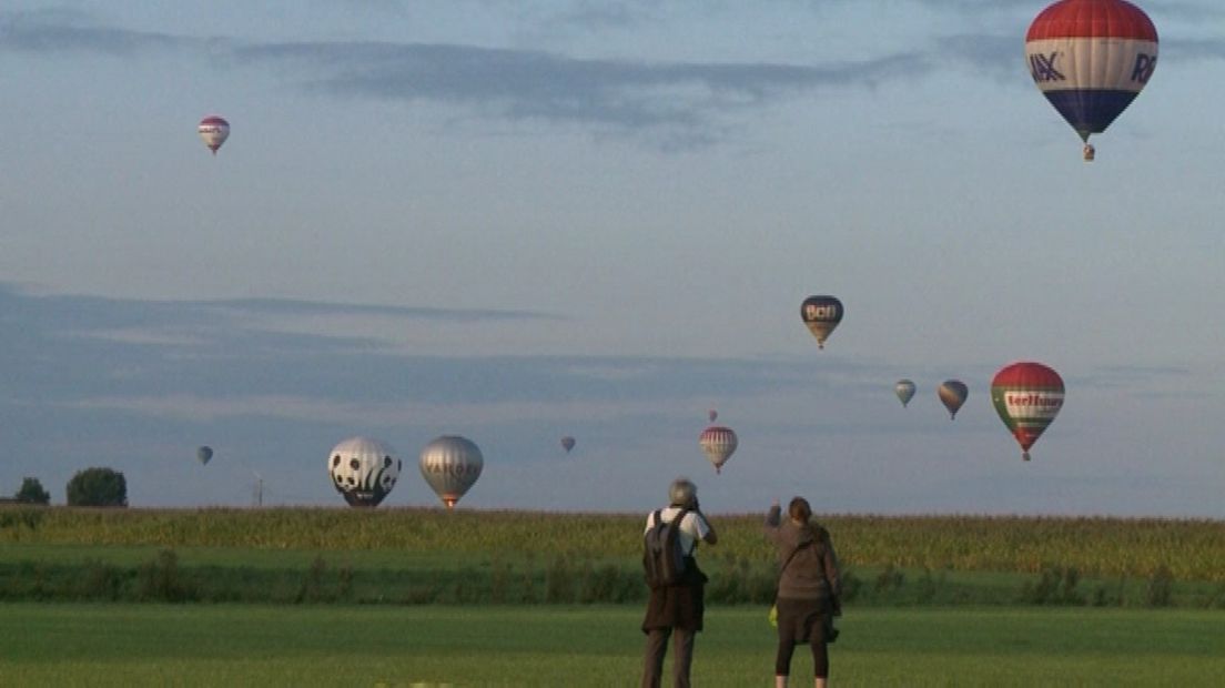 Luchtballonnen in de lucht.