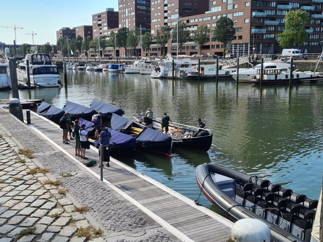 Roeiers trainen voor de World Police and Fire Games in Rotterdam