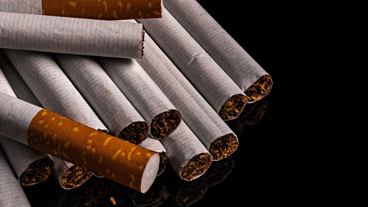 Miljoenen illegale sigaretten in loods Westerhaar, zijn ze van Hengelose schilder of van 'een Rus'?