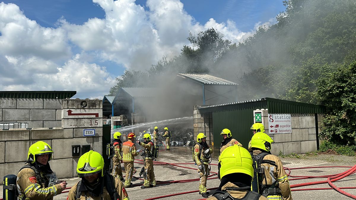 Afvalbrand in Beringe veroorzaakt veel rook